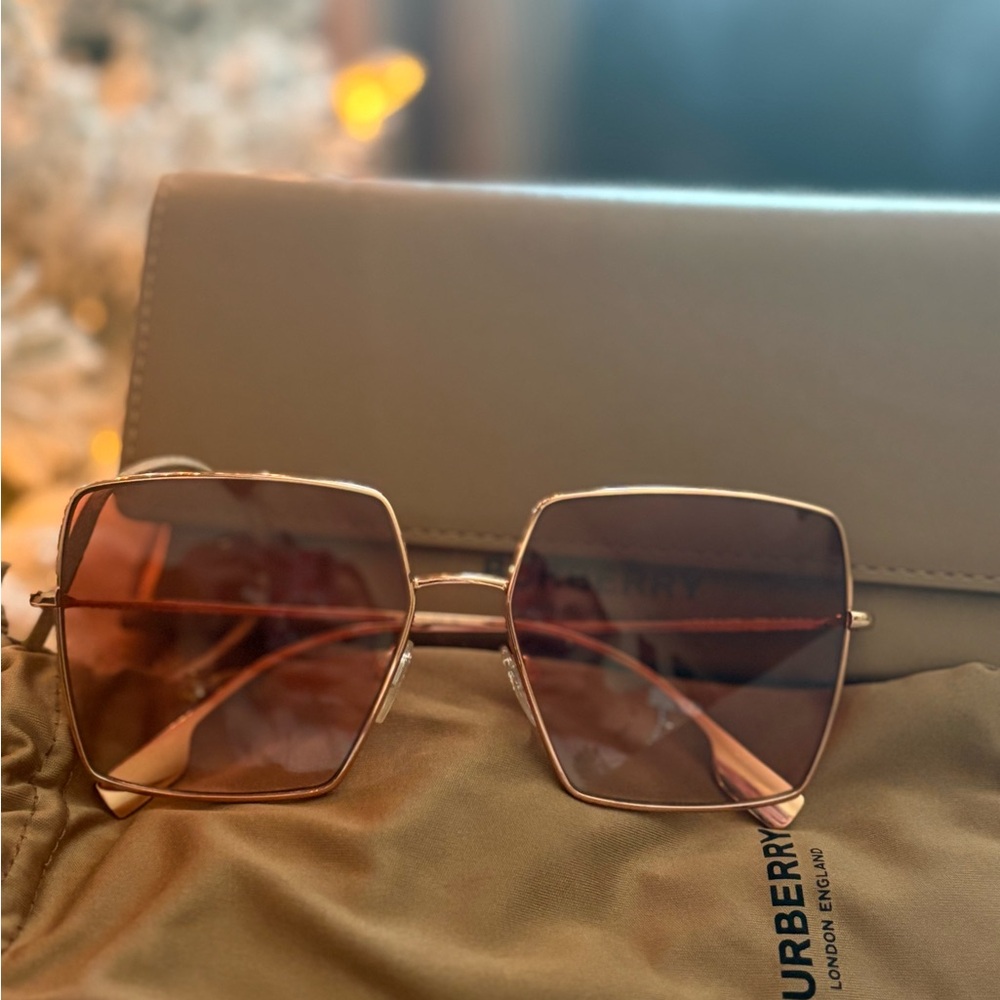Burberry Women's Brown Sunglasses with Gold Frame - Picture 4 of 10